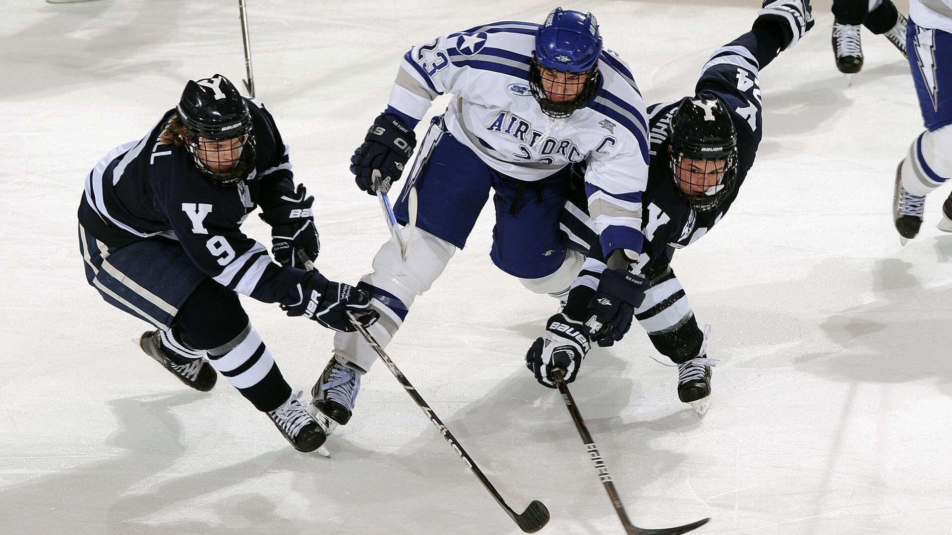 爱游戏全站-逆境中的“铁血队伍”——坚韧不拔的足球精神，铁血足球运动员